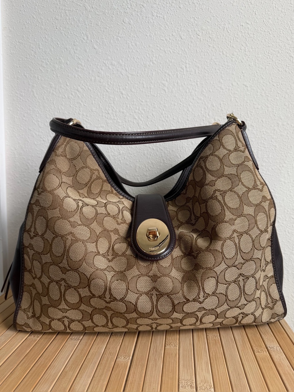 COACH SIGNATURE MADISON CARLYLE SHOULDER BAG | KHAKI & BROWN | F56221